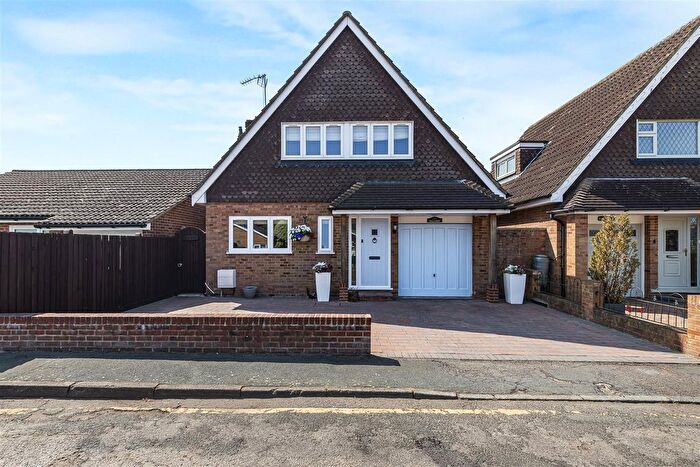 3 Bedroom Property For Sale In Birtrick Drive, Meopham, Gravesend, DA13