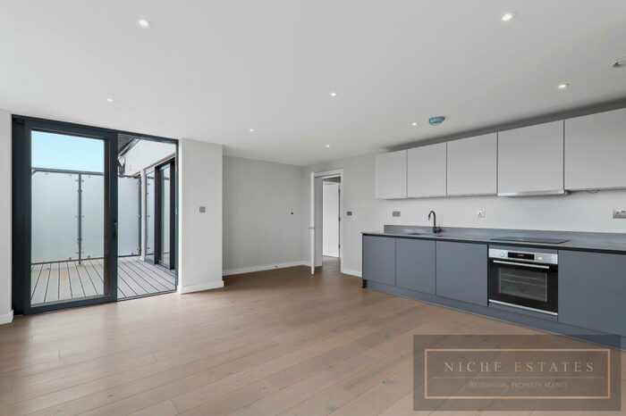 2 Bedroom Apartment To Rent In Homestead Heights, Crouch End, London, N8