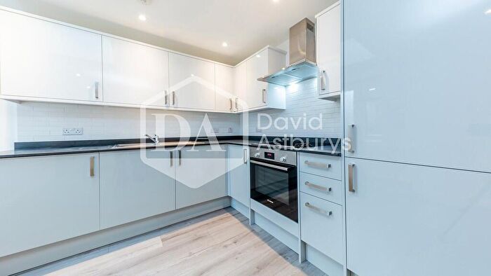 2 Bedroom Apartment To Rent In Stapleton Hall Road, Stroud Green, London, N4