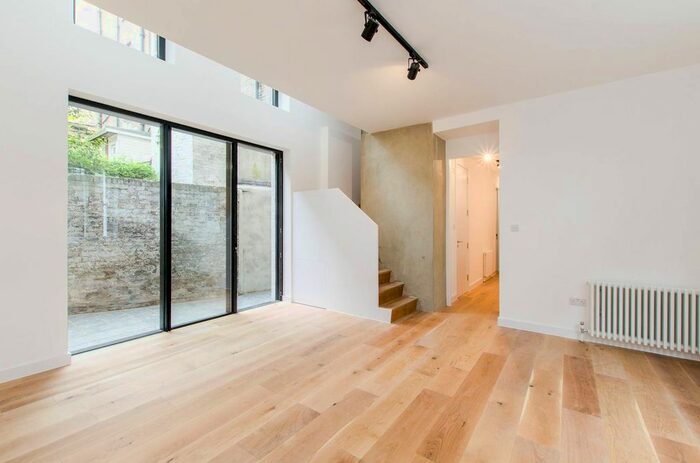 2 Bedroom Flat To Rent In Jamestown Road, Camden, London, NW1