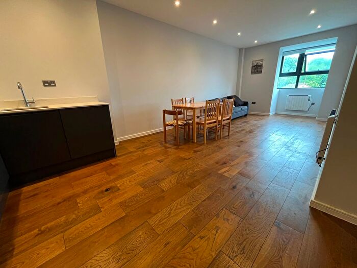 1 Bedroom Flat To Rent In Arcadia Avenue, Finchley, N3