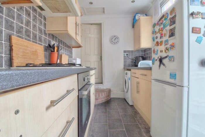2 Bedroom End Of Terrace House For Sale In St. Pauls Road, Luton, LU1