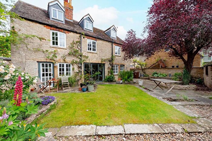4 Bedroom Detached House For Sale In Mill Street, Islip, OX5