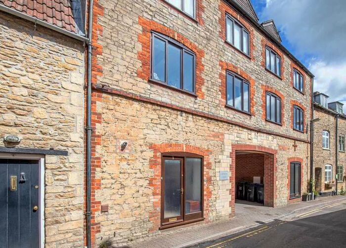 2 Bedroom Maisonette Flat To Rent In Ingram Street, Malmesbury, SN16