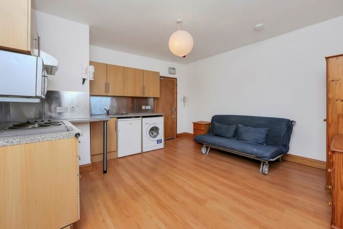 Studio To Rent In Hornsey Road, Archway, N19