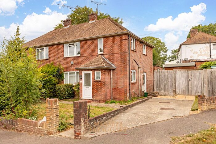 1 Bedroom Flat For Sale In Elizabeth Crescent, East Grinstead, RH19