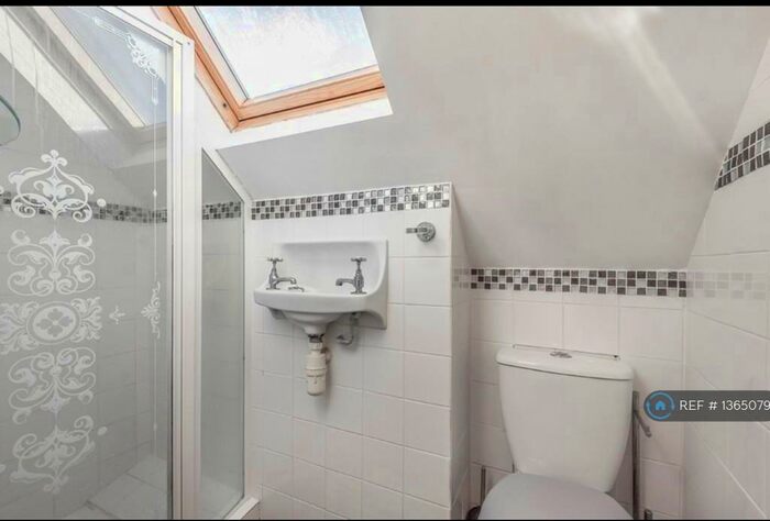 4 Bedroom Semi-Detached House To Rent In Old Shoreham Road, Southwick, Brighton, BN42