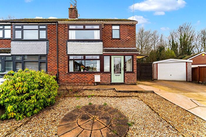 3 Bedroom Semi Detached House For Sale In Dunmow Road, Thelwall, Warrington, WA4