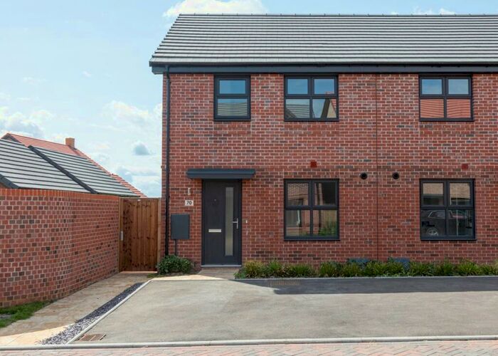 2 Bedroom End Of Terrace House For Sale In Halley Gardens, Clipstone Park, Leighton Buzzard, LU7