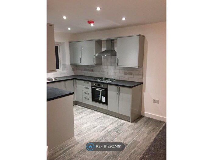 3 Bedroom Terraced House To Rent In Heathbury Gardens, Elland, HX5