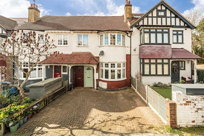 2 Bedroom Maisonette For Sale In Mount Ephraim Lane, Streatham, SW16