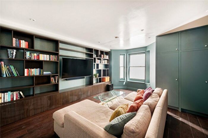 4 Bedroom Terraced House For Sale In Salcott Road, Between The Commons, SW11