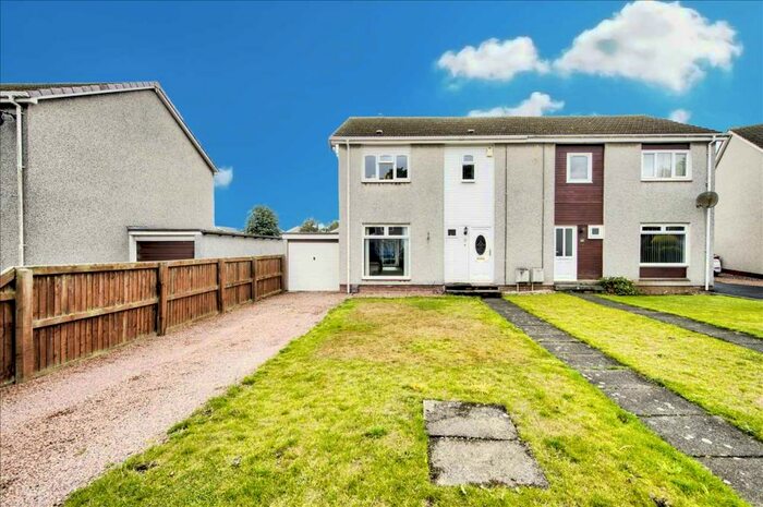 3 Bedroom Semi-Detached Villa For Sale In Inchmickery Avenue, Dalgety Bay, KY11