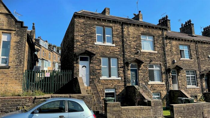 4 Bedroom Town House To Rent In Bolton Hall Road, Bradford, BD2