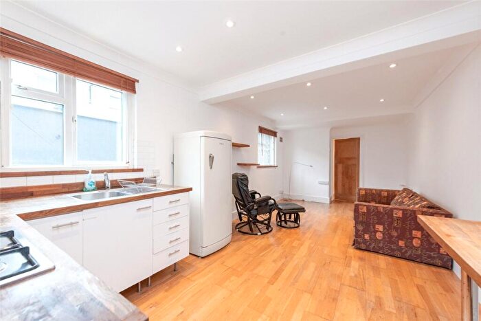 2 Bedroom Apartment To Rent In Belton Road, Willesden Green, London, NW2