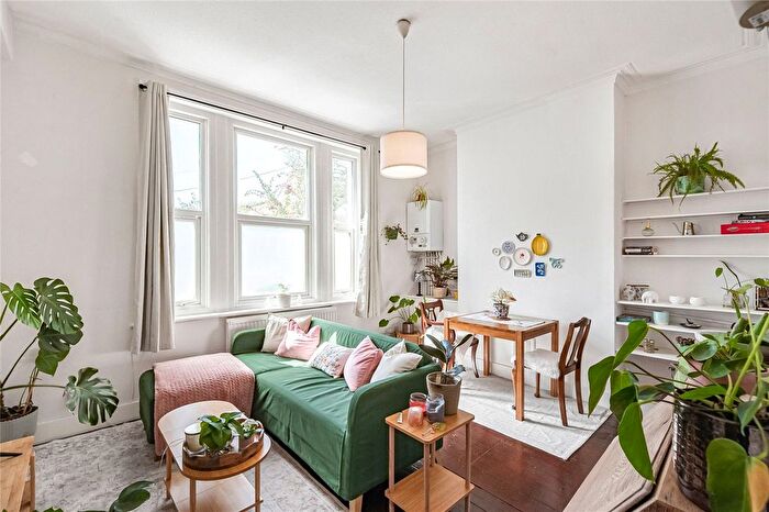 1 Bedroom Flat For Sale In Blegborough Road, Furzedown, SW16