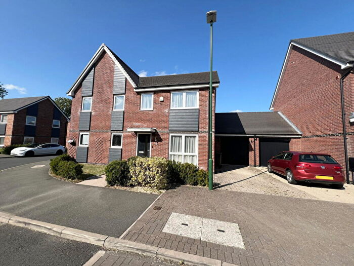 3 Bedroom Semi-Detached House For Sale In Cadet Drive, Shirley, B90