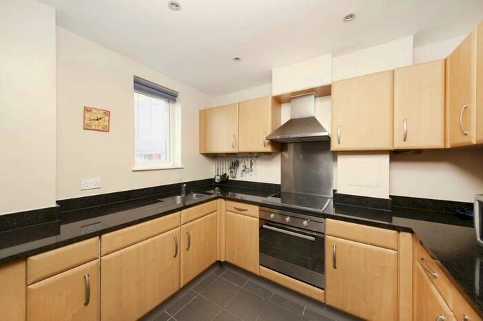 2 Bedroom Flat To Rent In Buckfast Street, Bethnal Green, London, E2
