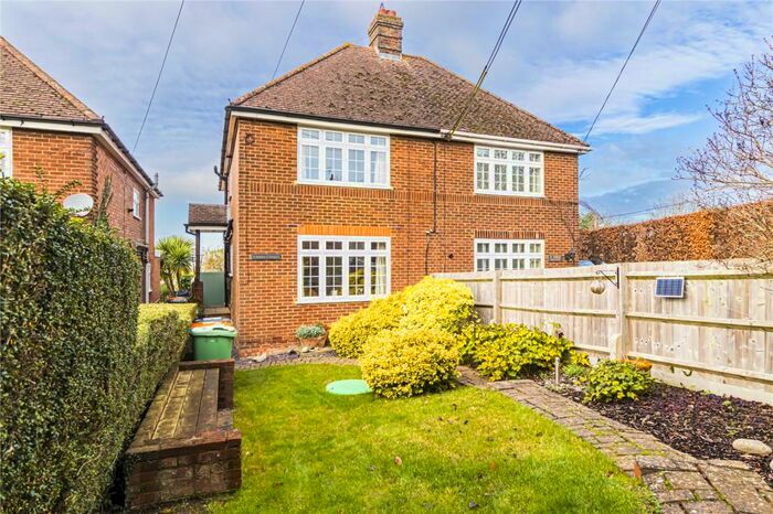 3 Bedroom Semi-Detached House For Sale In Tring Road, Dunstable, Central Bedfordshire, LU6