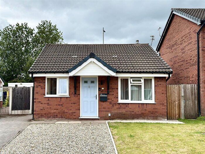 2 Bedroom Bungalow For Sale In Dumers Close, Radcliffe, M26