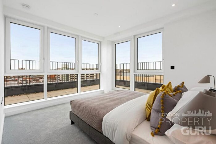 2 Bedroom Flat To Rent In Heritage Walk, London, KT1