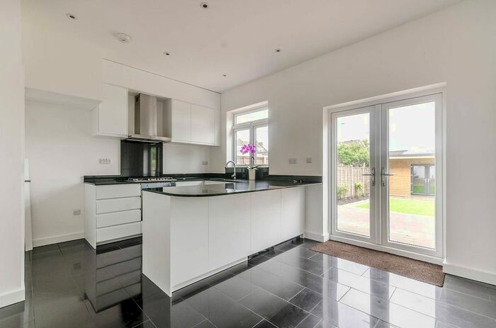 4 Bedroom Property To Rent In Girton Road, Sydenham, London SE26