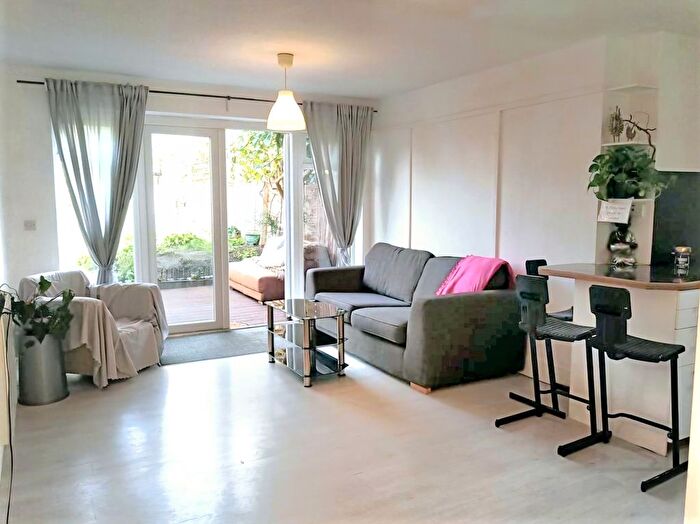 1 Bedroom Flat For Sale In Wallcote Avenue, London, NW2