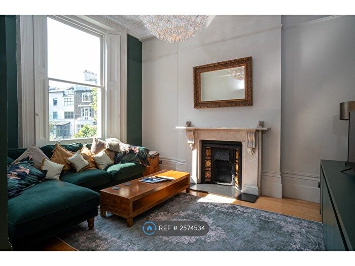 2 Bedroom Flat To Rent In Belsize Park, London, NW3