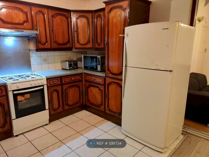 4 Bedroom Terraced House To Rent In Clifford Road, Hounslow TW4