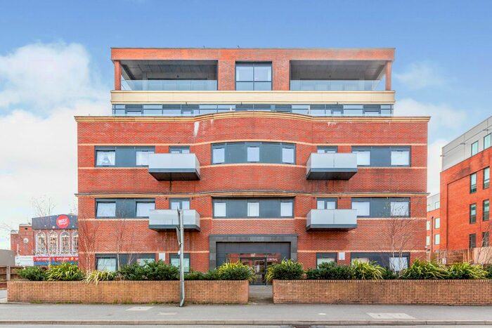 2 Bedroom Flat To Rent In Bath Road, Slough, SL1