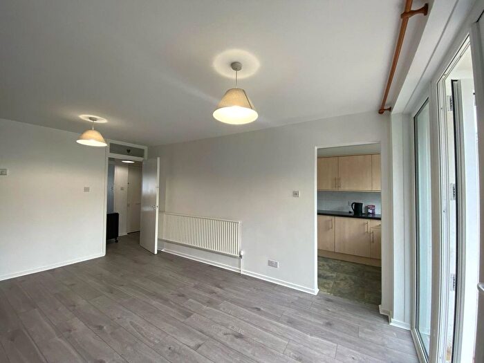 1 Bedroom Flat To Rent In Barton Close, London, SE15