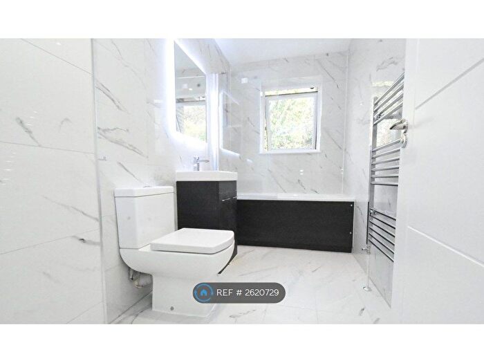 3 Bedroom Flat To Rent In Grandeur Heights, Purley, CR8