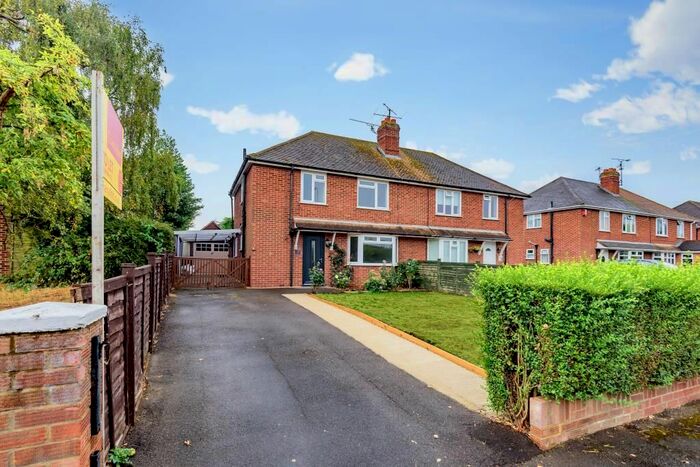 3 Bedroom Semi-Detached House To Rent In Reading, Berkshire, RG2