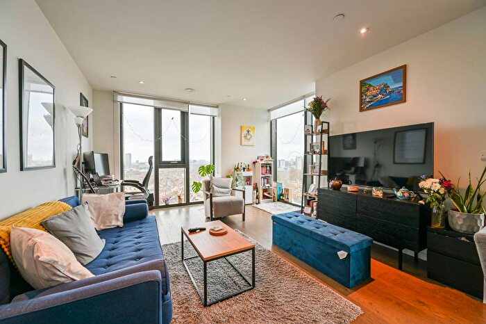 2 Bedroom Flat To Rent In St Gabriel Walk, Elephant And Castle, London, SE1