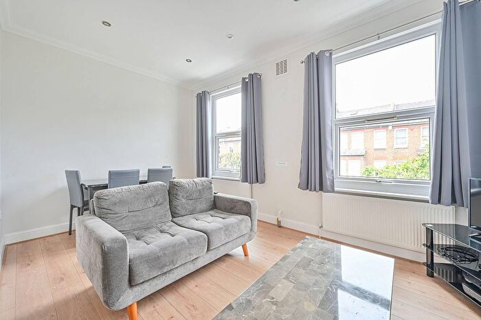 3 Bedroom Flat To Rent In Sulgrave Road, Hammersmith, London, W6