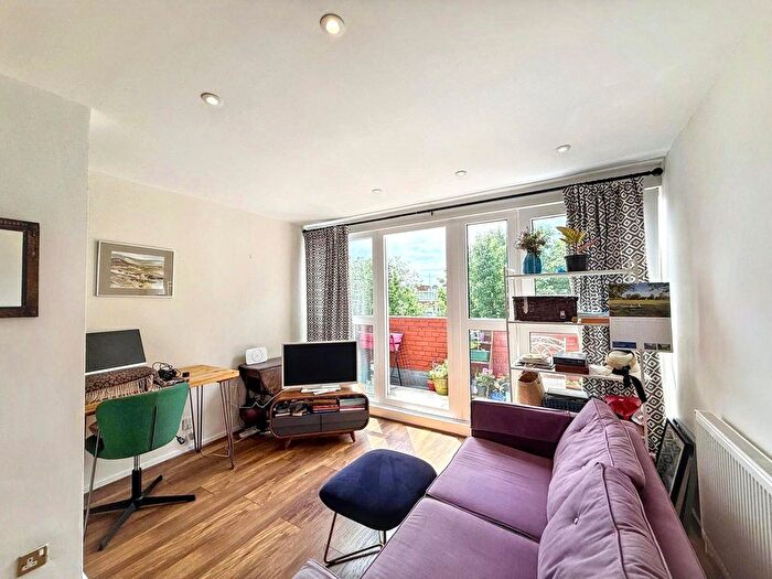 1 Bedroom Flat For Sale In Littlecombe Close, Putney, SW15