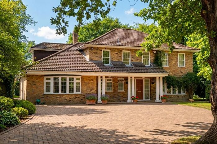 5 Bedroom Detached House To Rent In West Byfleet, Surrey, KT14