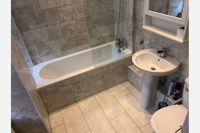 2 Bedroom Flat To Rent In Meadowpark Street, Glasgow, G31