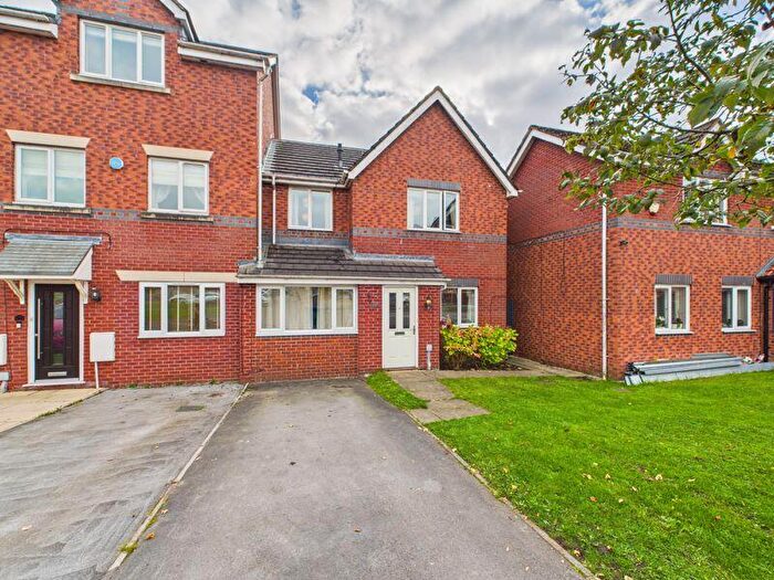 4 Bedroom Semi-Detached House For Sale In Brownrigg Close, Middleton, Manchester, M24