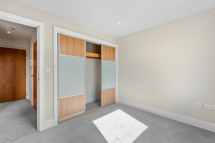 1 Bedroom Flat For Sale In Church Street, Epsom, KT17