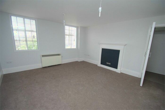 2 Bedroom Flat To Rent In The Parade, Watford, WD17