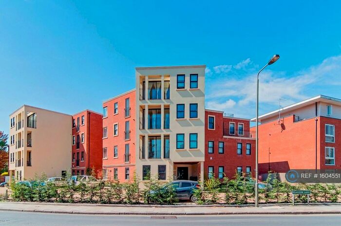 2 Bedroom Flat To Rent In Plaistow Lane, Bromley, BR1