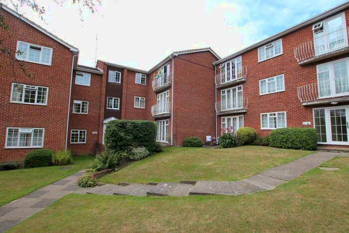 2 Bedroom Apartment To Rent In Woking, GU22