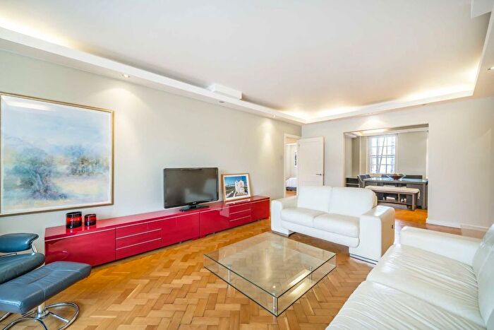 2 Bedroom Flat To Rent In Kensington Park Road, Notting Hill, W11