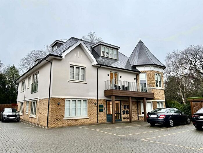 2 Bedroom Flat For Sale In Elizabeth Grove, Bushey Heath, WD23
