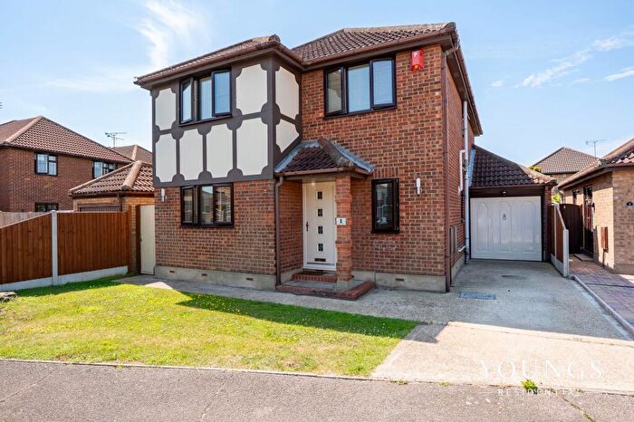 4 Bedroom Detached House For Sale In Beecroft Crescent, Canvey Island, SS8