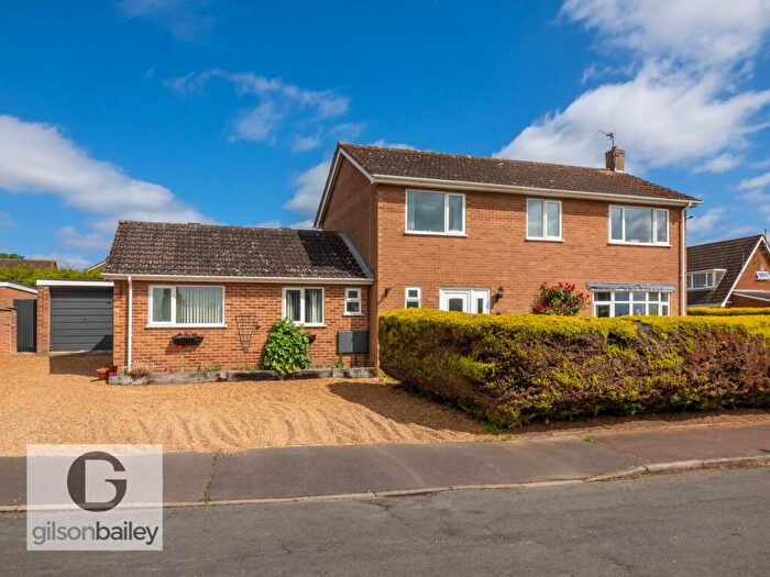 4 Bedroom Detached House For Sale In Hunters Close, Blofield, NR13