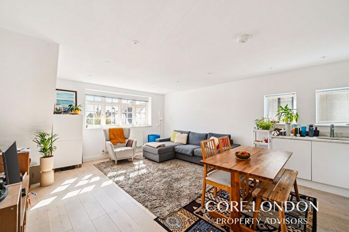 2 Bedroom Flat To Rent In Evelyn Grove, Ealing, W5