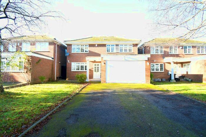 4 Bedroom Detached House To Rent In High Road, Woodford Green, Greater London IG8