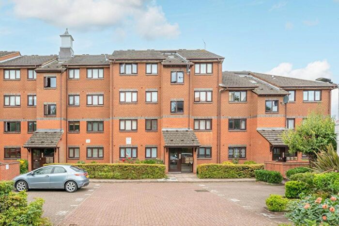 1 Bedroom Flat For Sale In St Benedicts Close, Tooting, London, SW17